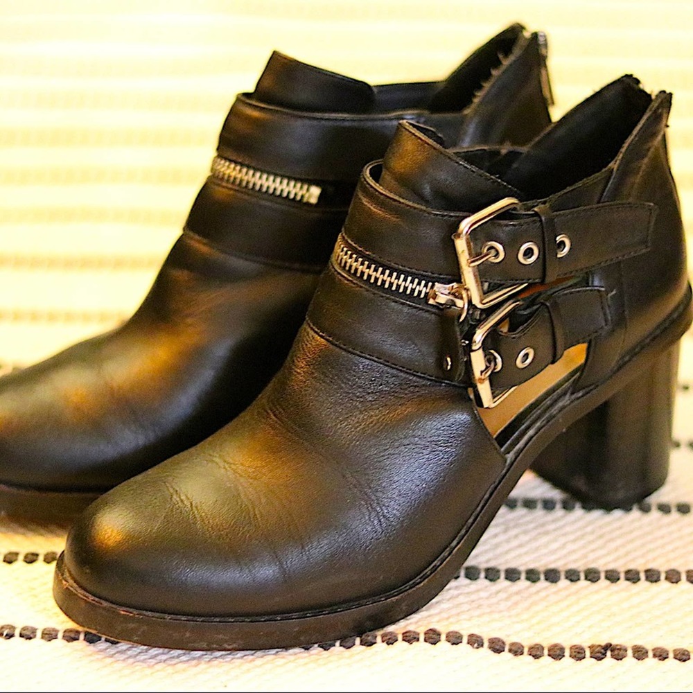 GREAT leather boot- condition is good! Time to find their new home!